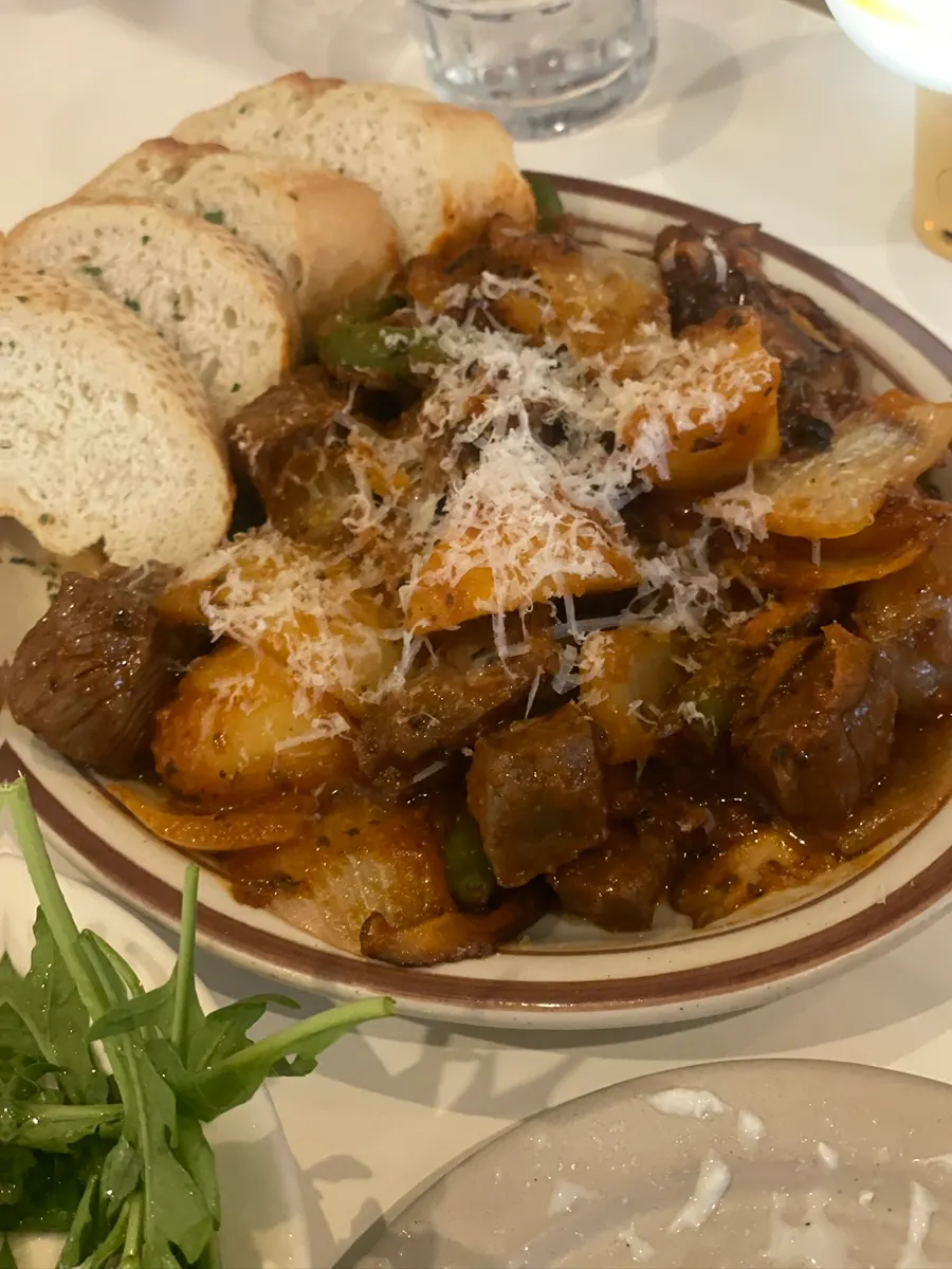 Chopped steak in tomato sauce