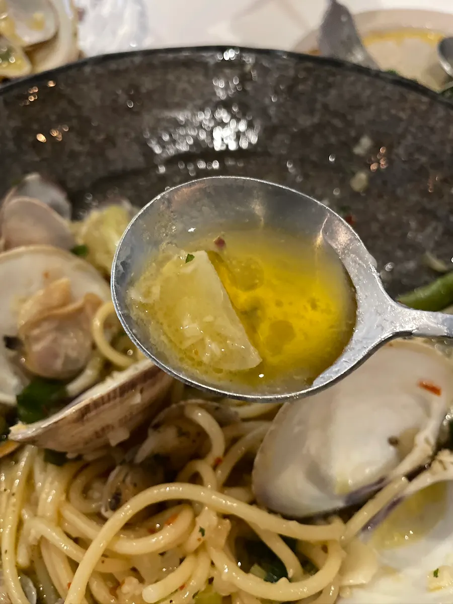 Butter and olive oil vongole pasta