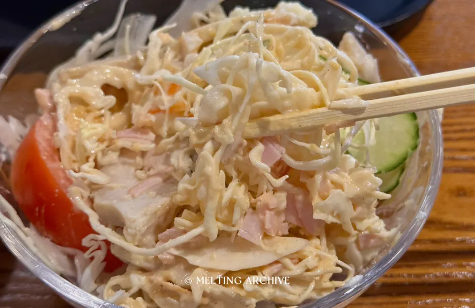 부드러운 치킨 감자 샐러드 클로즈업