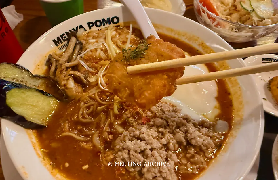 인도식 카레 라멘의 탄탄멘 같은 면발