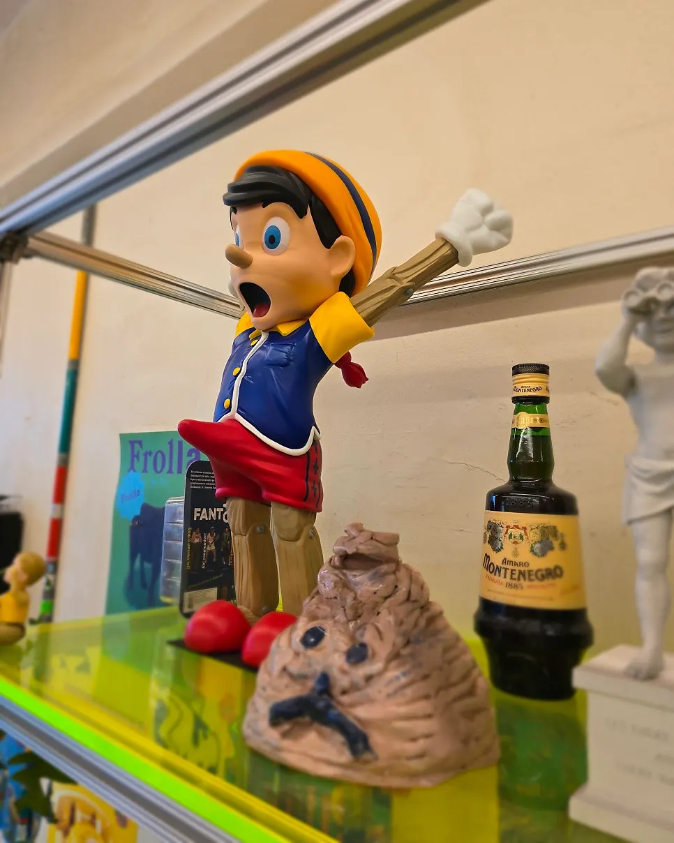 Interior objects around Frolla