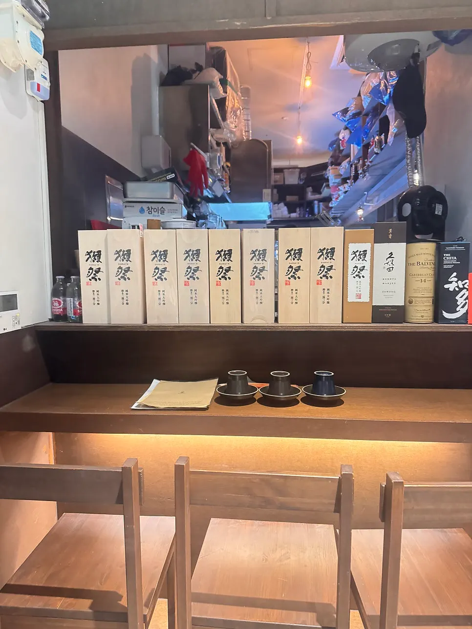 킷포우 바석 아래 짐 보관함