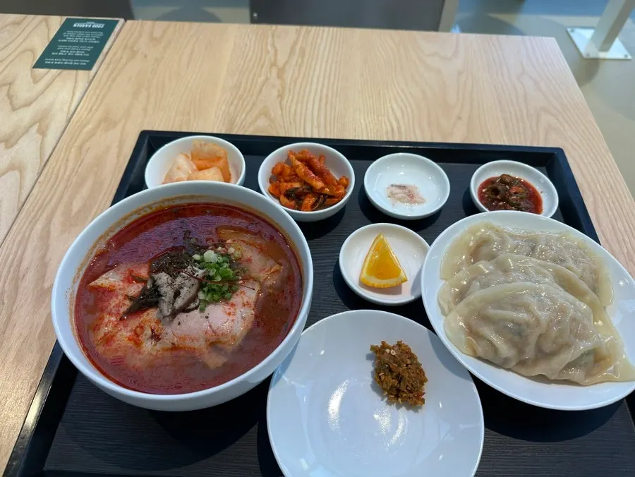 Meat lifted out of the gomtang