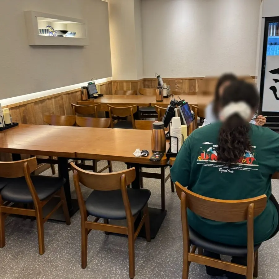 Interior seating at Kosi Seongsu Branch