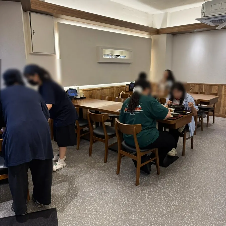 Window seat for solo dining at Kosi Seongsu Branch