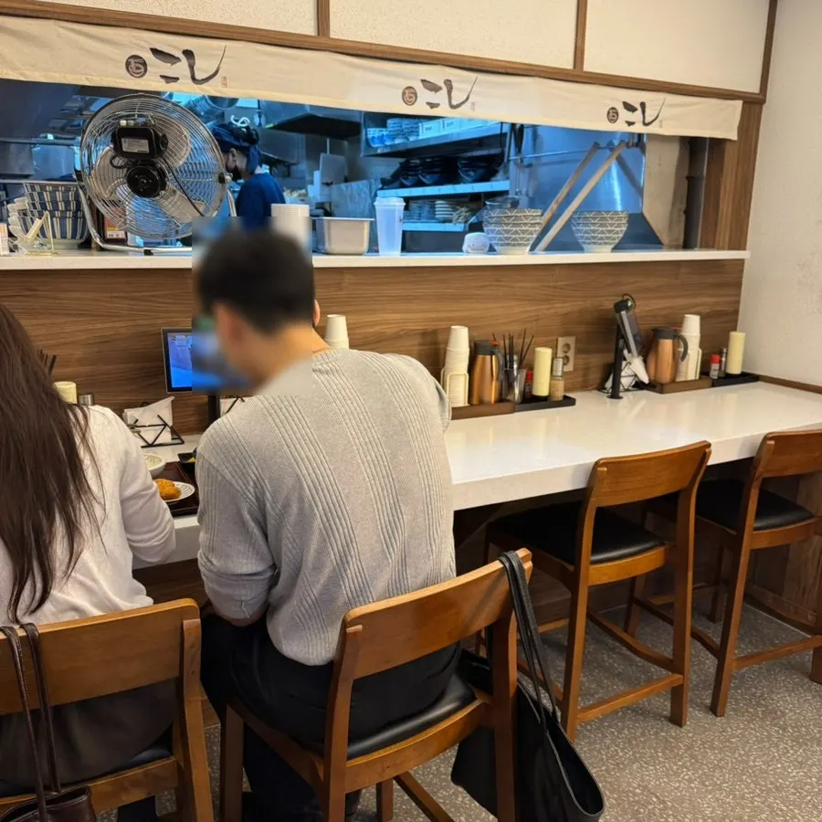 View of the table seating at Kosi Seongsu Branch
