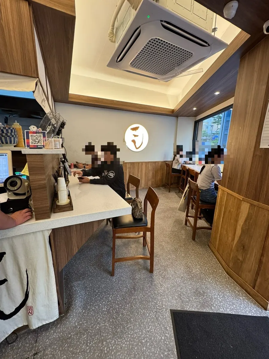 Bright, clean interior of Kosi Seongsu Branch