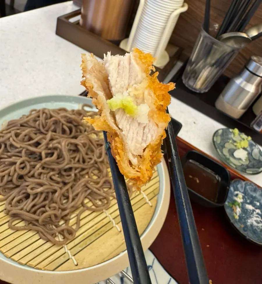 Zaru soba set served with tsuyu dipping sauce