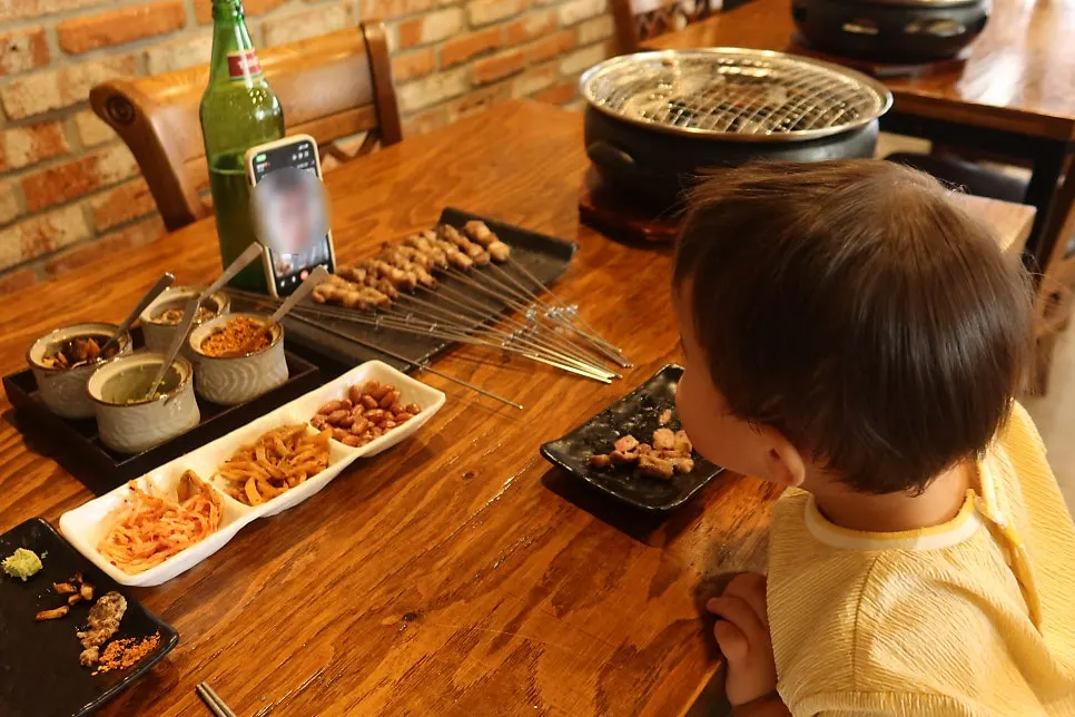 낮에 홀짝 마시는 칭따오 맥주 한 잔