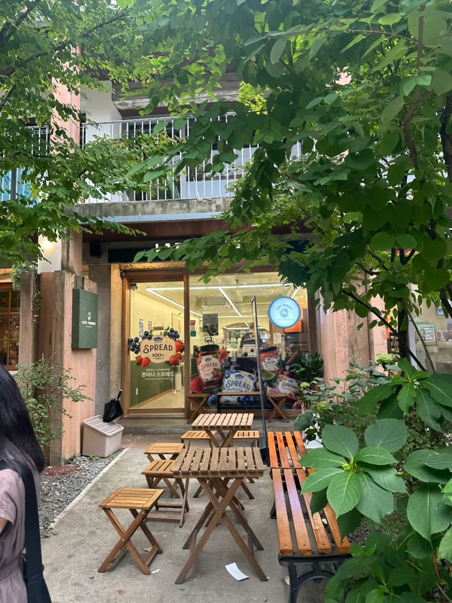 Exterior of the Seongsu Yeonbang building where Lazy Yogurt is located