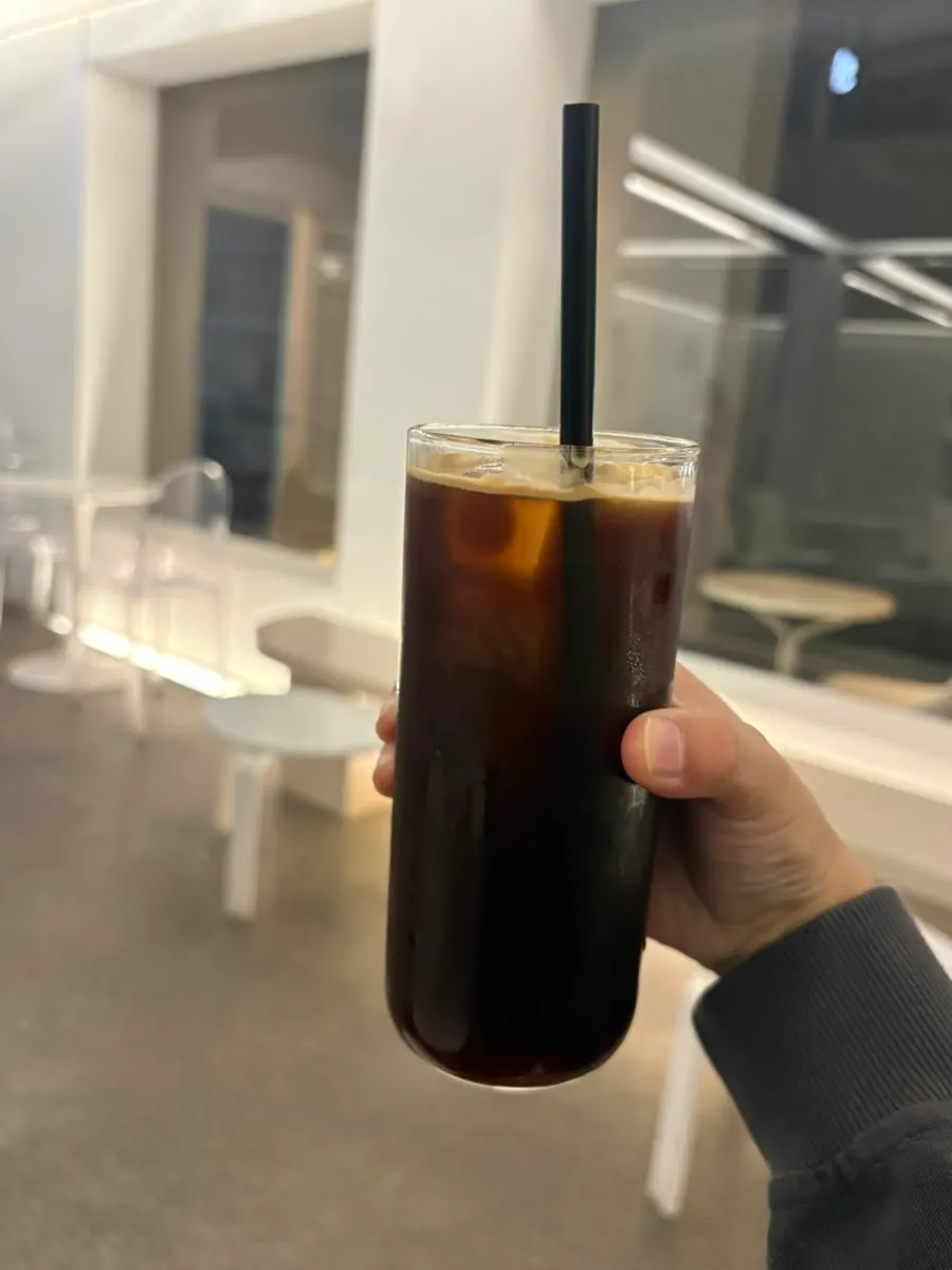 연유소금빵과 바질소금빵 두 개