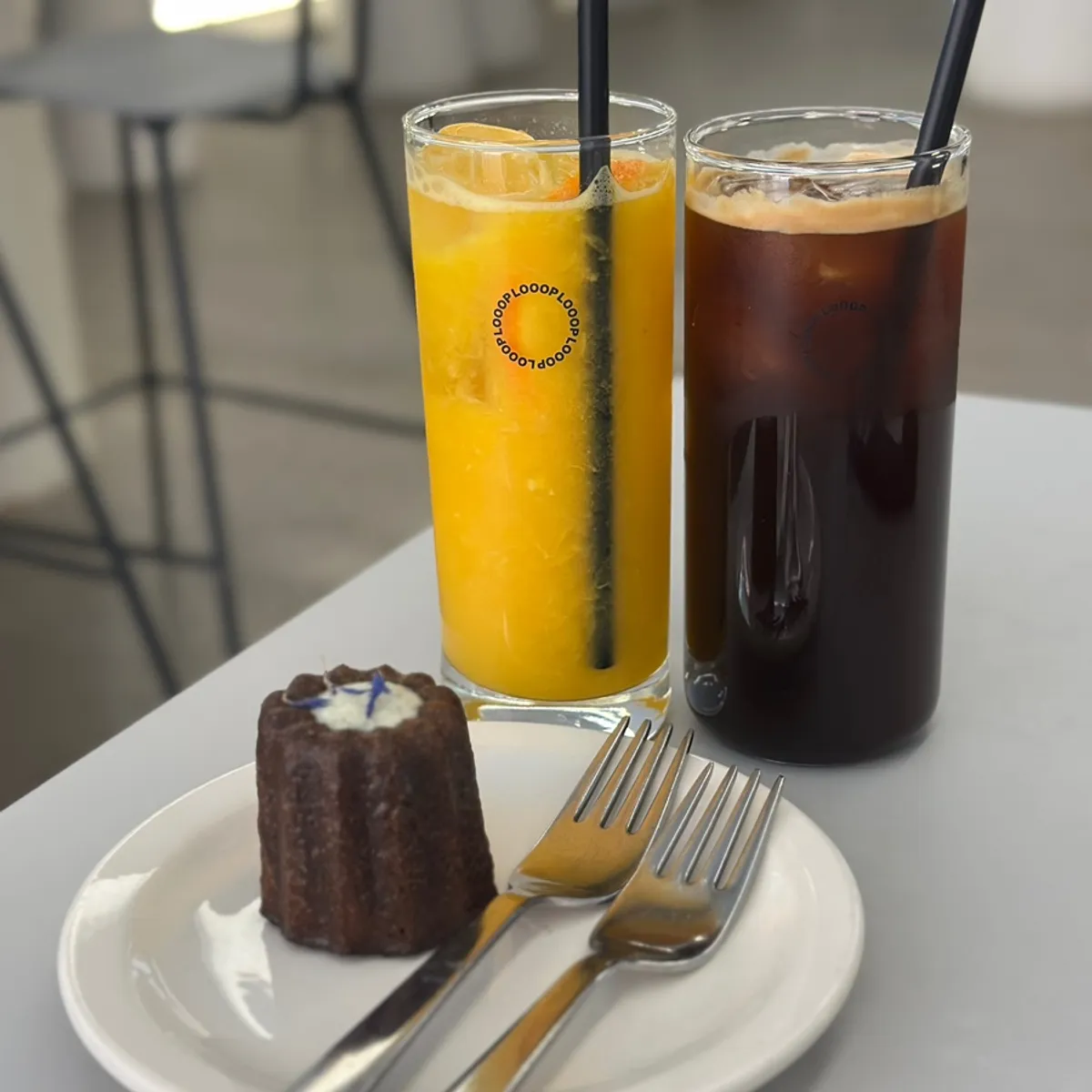 Dessert and drinks at LOOOP Bakery in Seongsu
