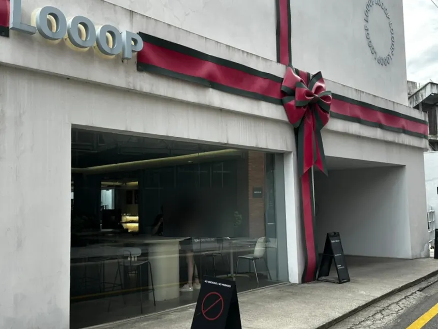 Exterior of LOOOP Bakery café