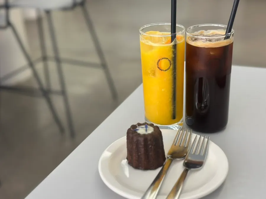 Canelé and two drinks on the table