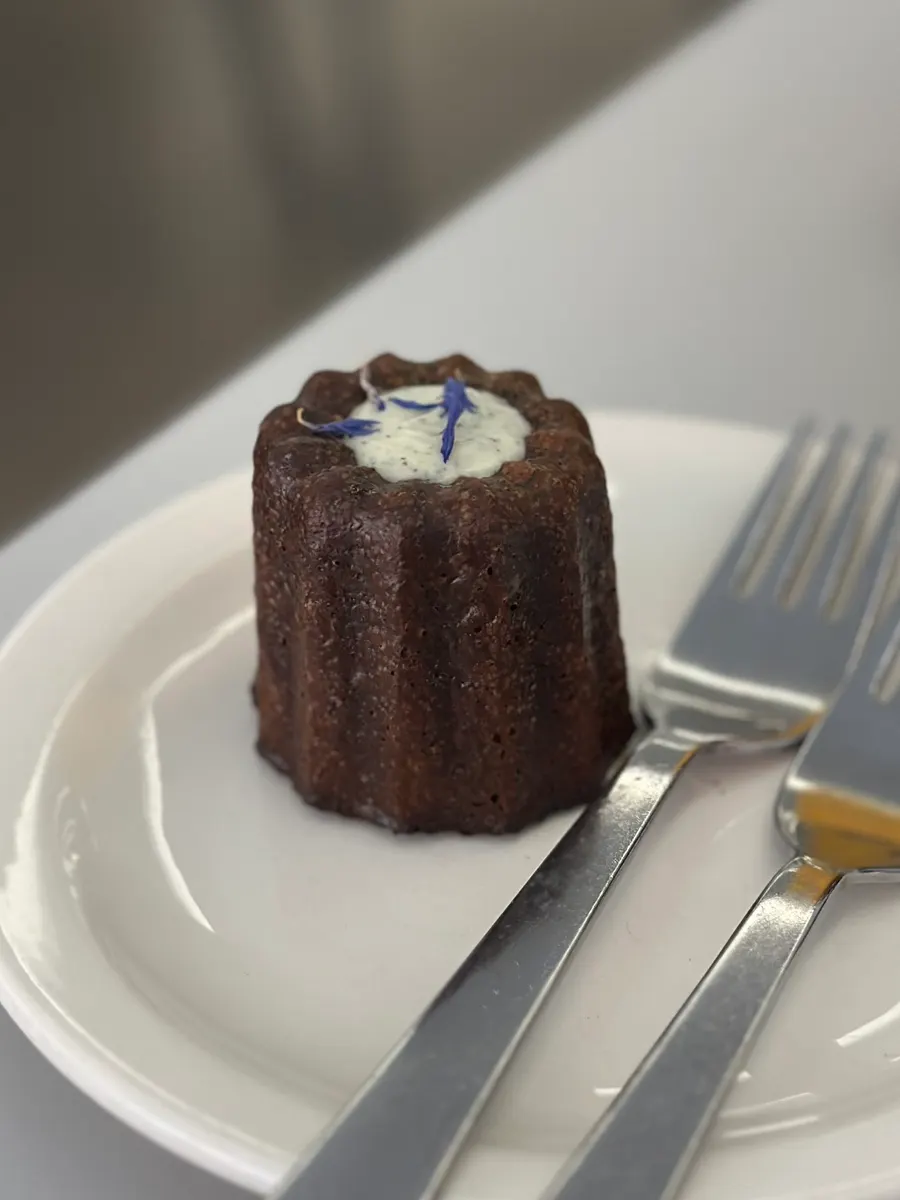 Canelé topped with Earl Grey gateau