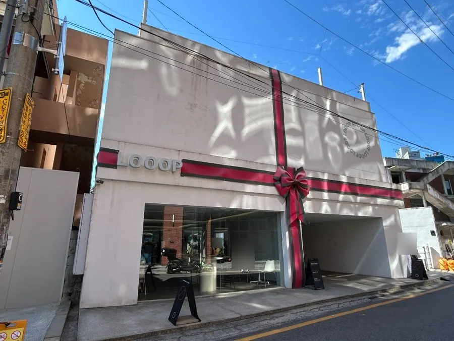 聖水駅4番出口近くのLOOOP Bakeryベーカリーカフェ