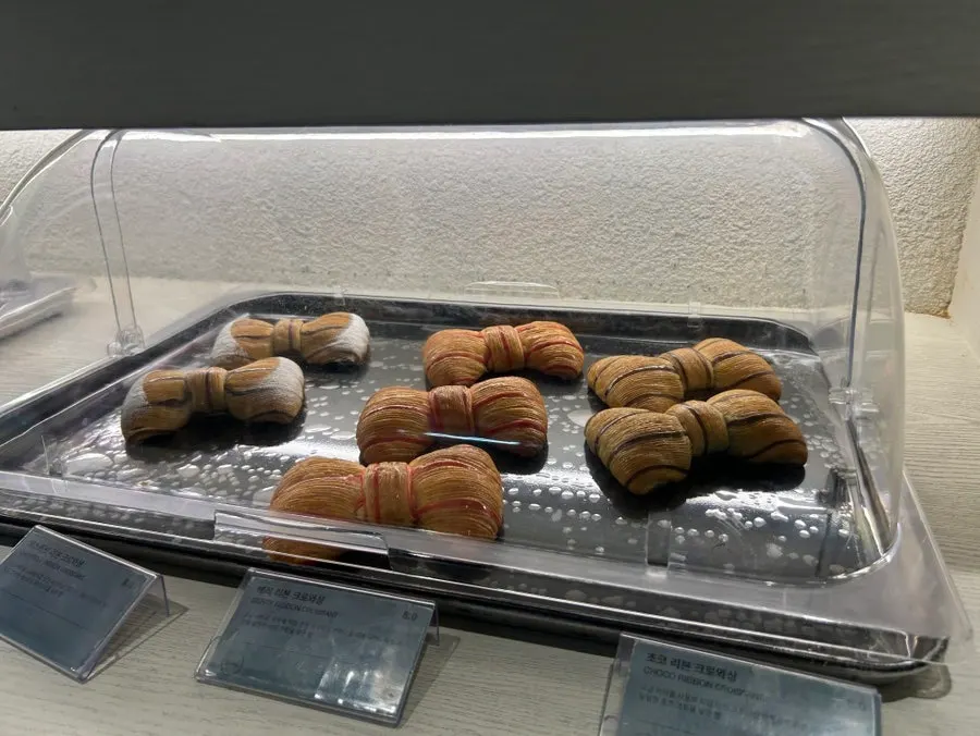 LOOOP Bakeryの注文カウンター