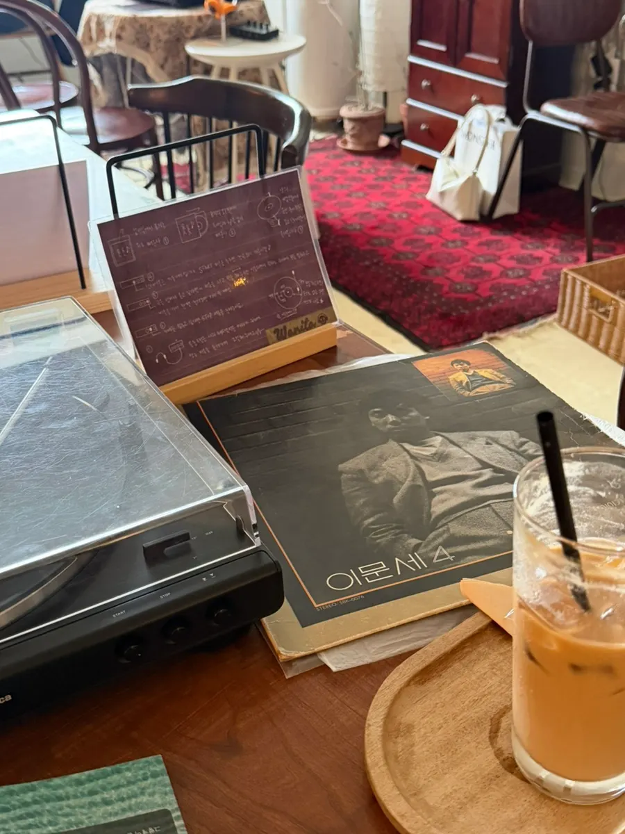 Iced caffe latte with the table setting