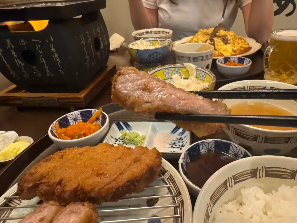 A shareable combination of beef katsu and omelet rice
