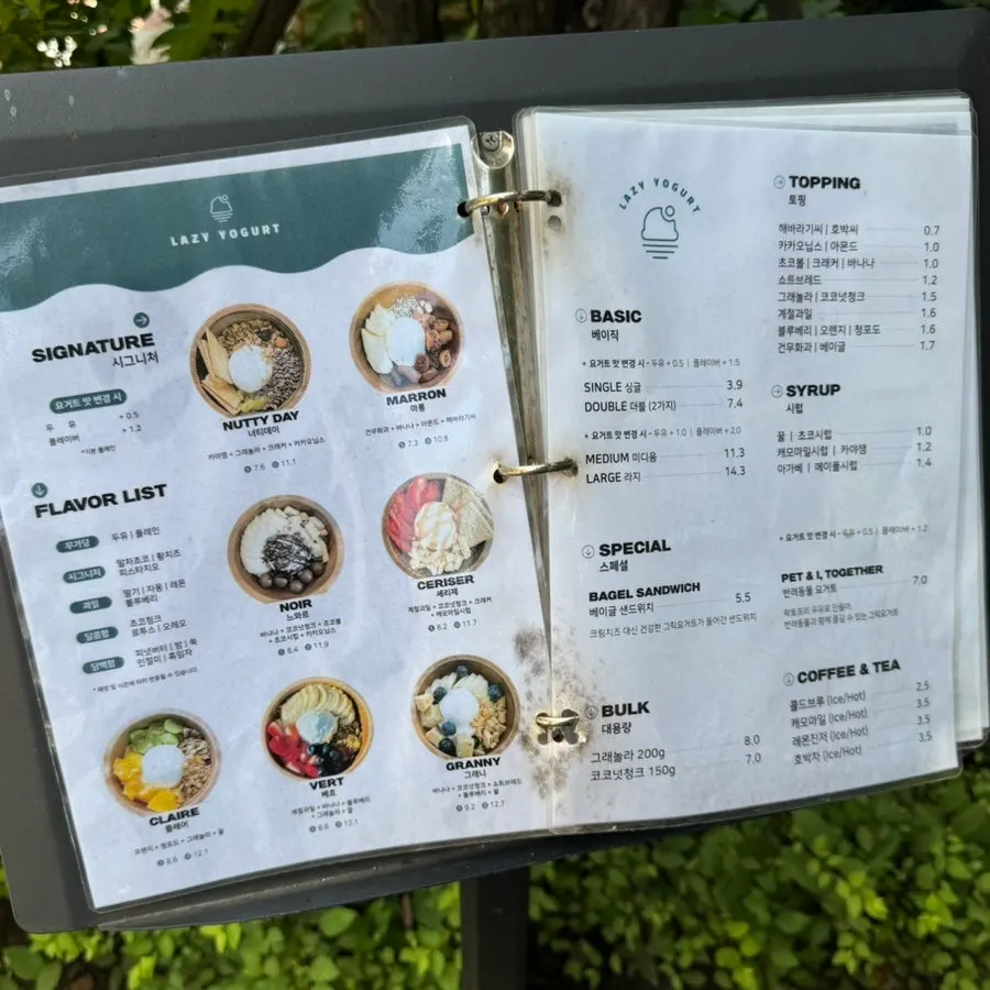 Thông tin menu bên ngoài Lazy Yogurt