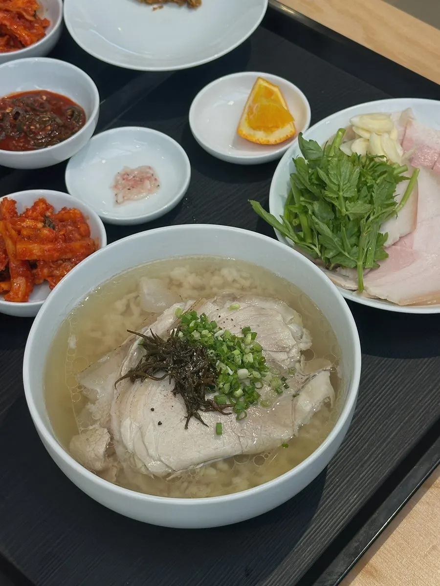 돼지공탕 하우 맑은공탕 정식 한 그릇