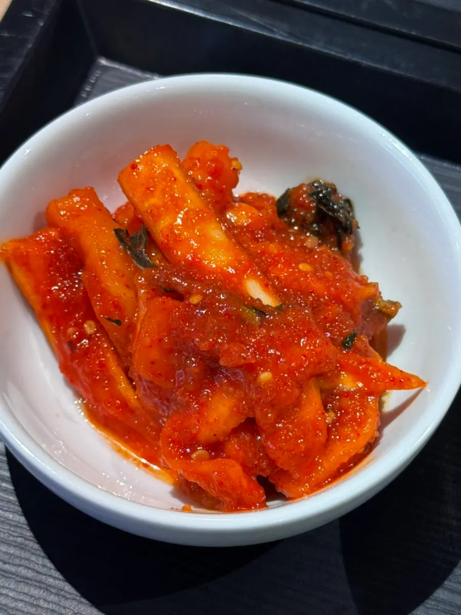 돼지고기가 들어간 얼큰공탕과 밥
