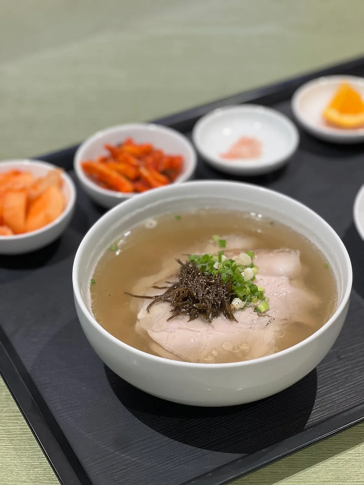 성수 무신사 메가스토어 4층 돼지공탕 하우 팝업 매장 전경