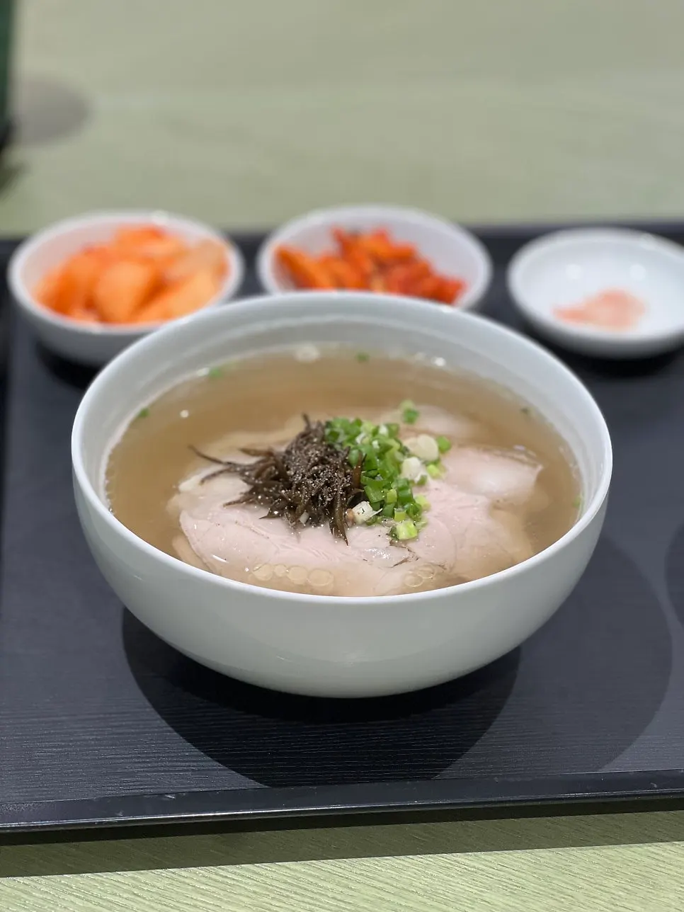 공탕 설명이 적힌 매장 안내물