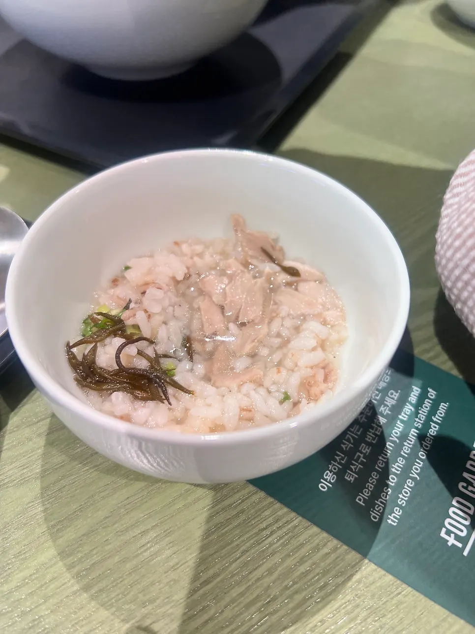 김치와 무말랭이 무침, 새우젓 곁들임 반찬