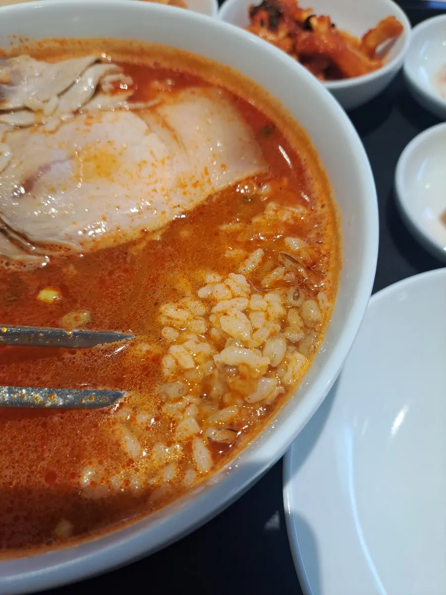 고기 양이 많은 16000원 매운공탕