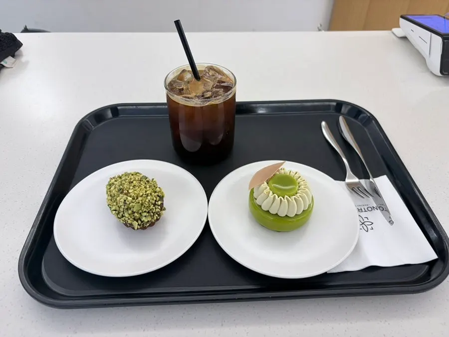 피스타치오 색감으로 덮인 피스타치오 페스티벌
