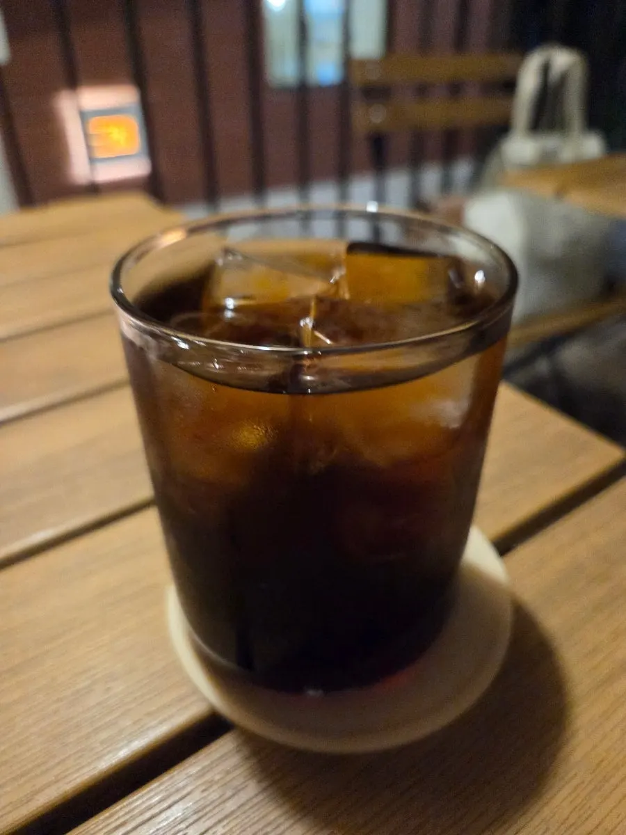 하트 라떼아트가 있는 따뜻한 카페라떼