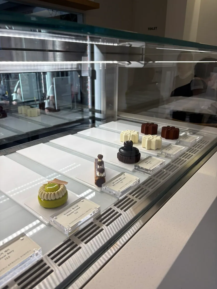 Desserts arranged in Notldun's showcase
