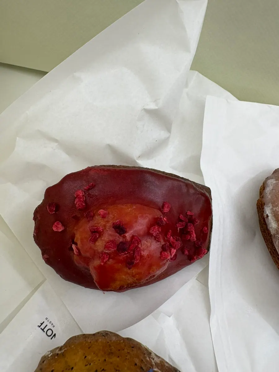 Notldun's raspberry madeleine