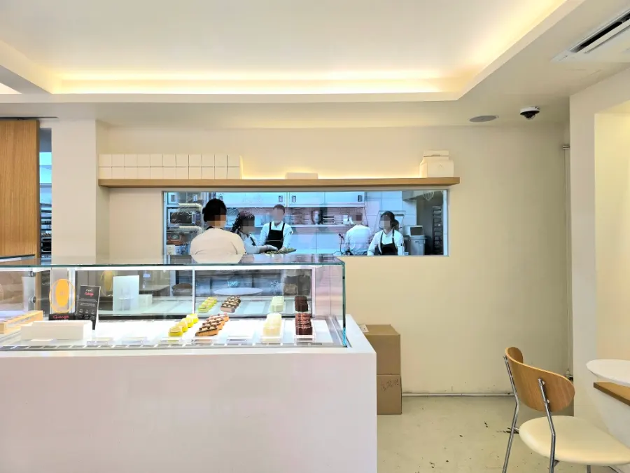 화이트톤 인테리어의 노틀던 내부