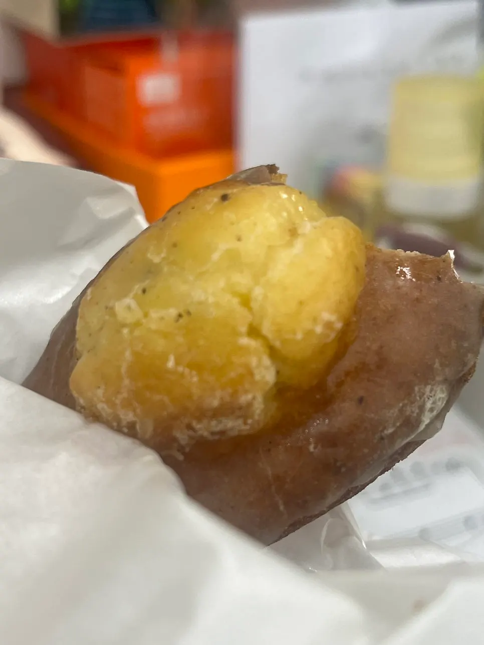 찻잎이 보이는 노틀던 얼그레이 마들렌