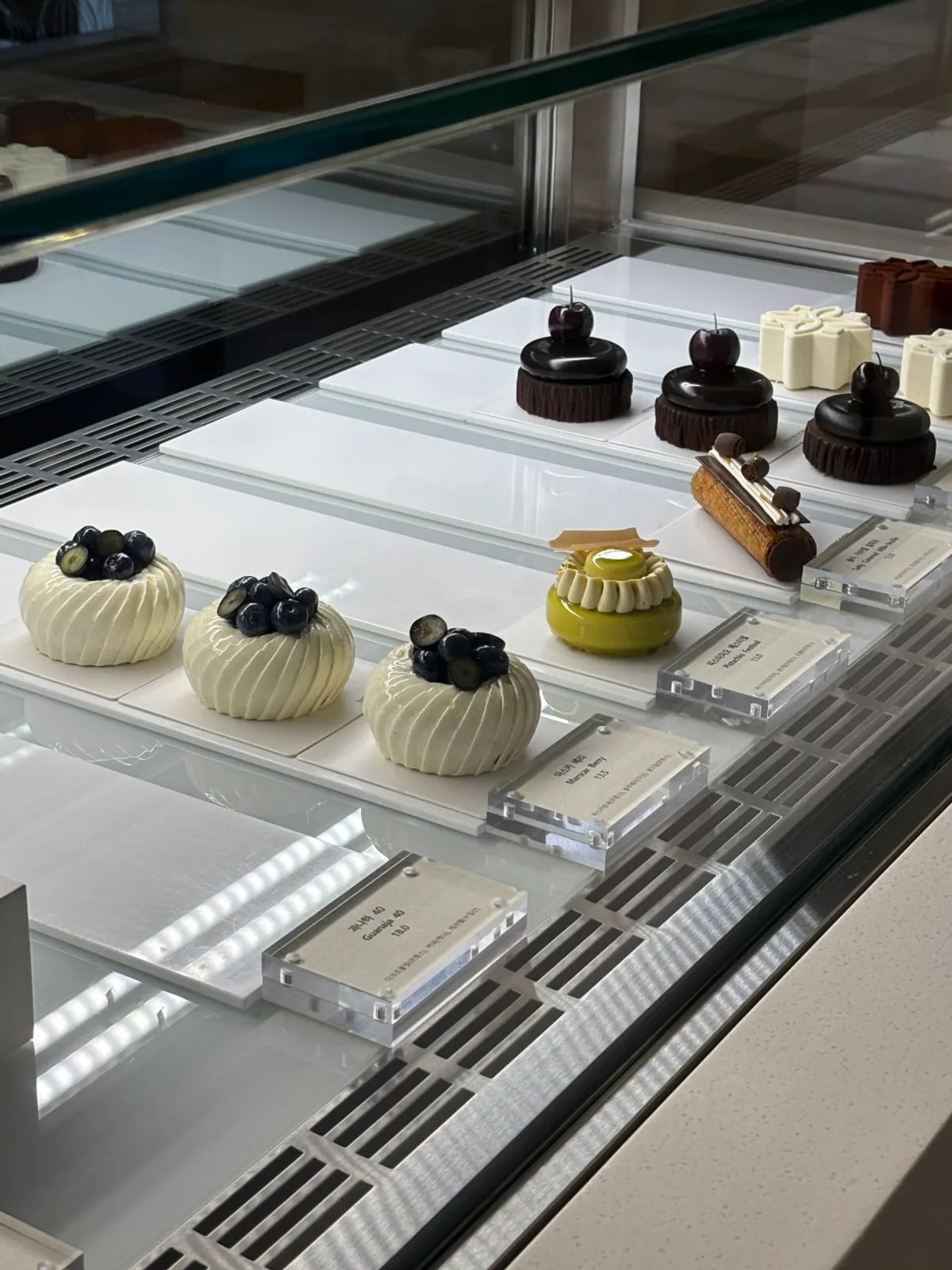 Madeleines y financiers empaquetados para llevar