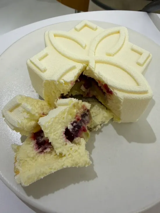 Cross-section of Signature Blanc showing raspberry filling