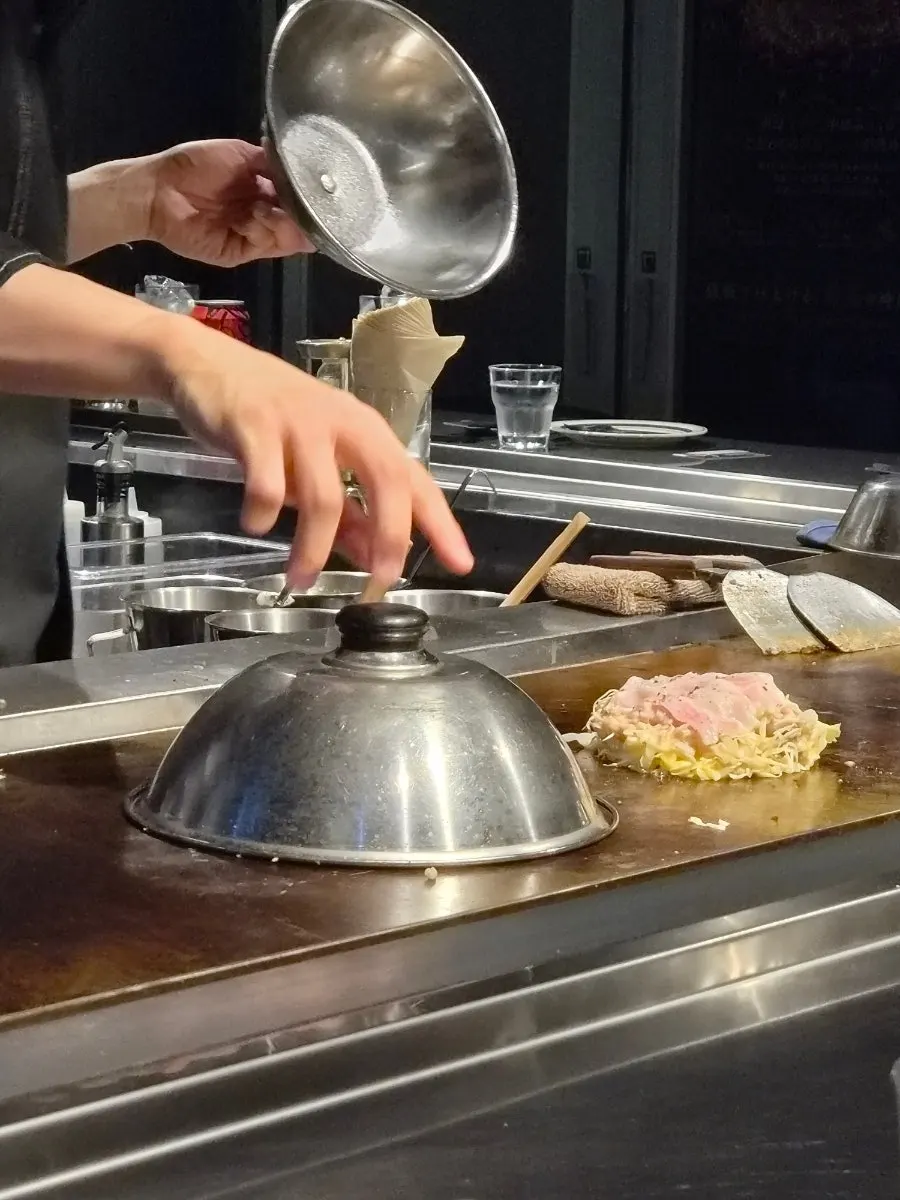 Atmosphere at the Oshi Black Seongsu bar table