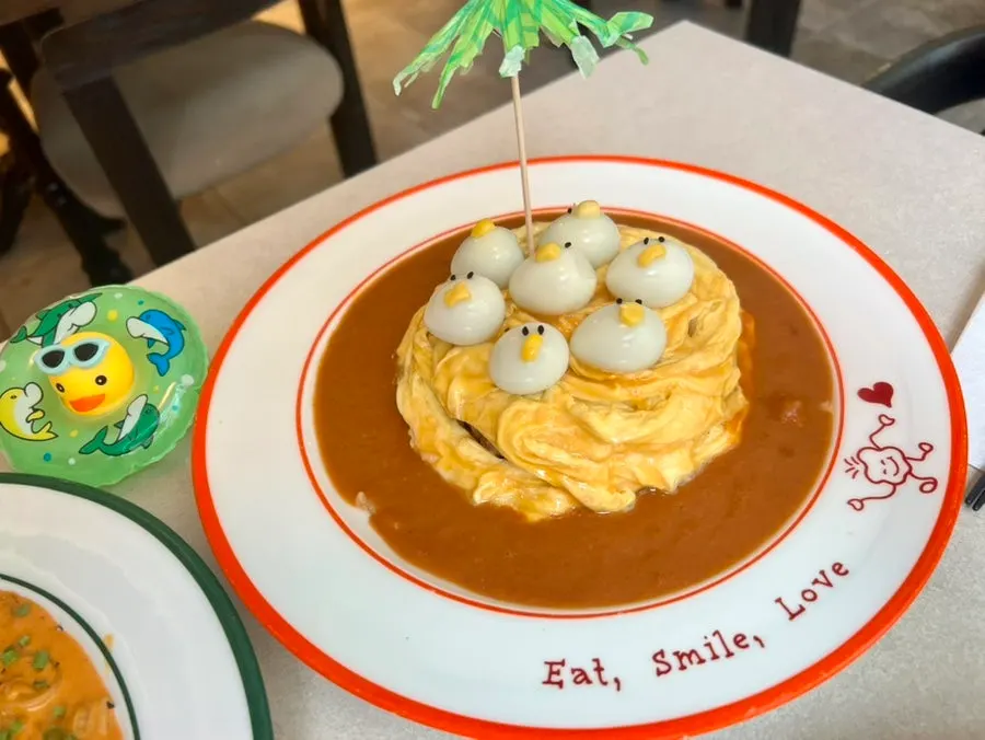 Rubber duck omurice topped with quail-egg ducks