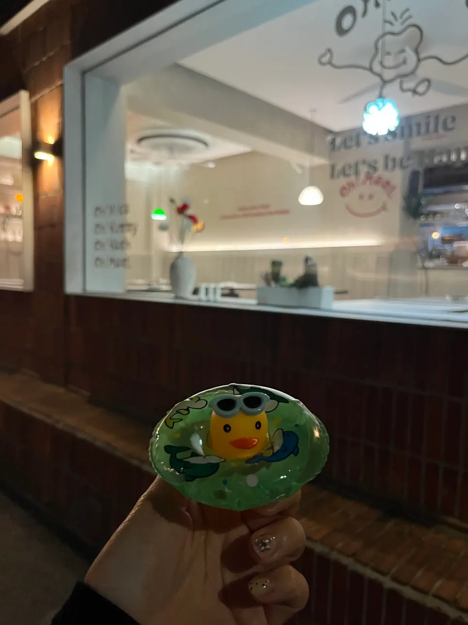 Rubber duck plush wearing a tube, received after the meal