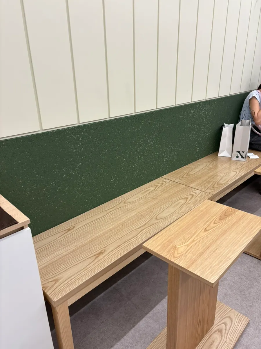 Interior space of Lazy Yogurt Seongsu