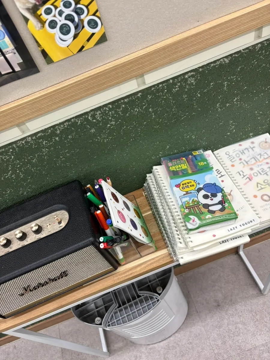 Guestbook area at Lazy Yogurt Seongsu