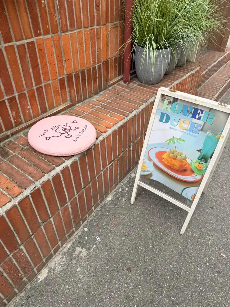 점심 웨이팅이 있는 오밀 성수 내부