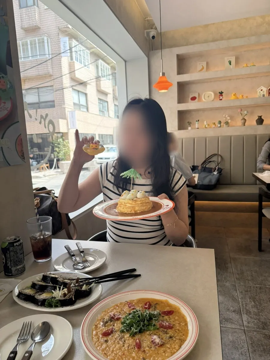 러버덕 오므라이스와 부채살 매콤 리조또 상차림
