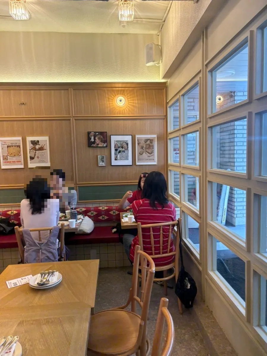 편안한 식사 공간 분위기