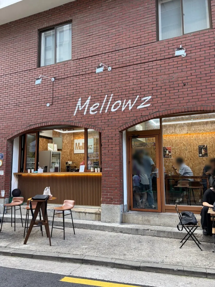 Exterior of Mellows café near Ttukseom Station