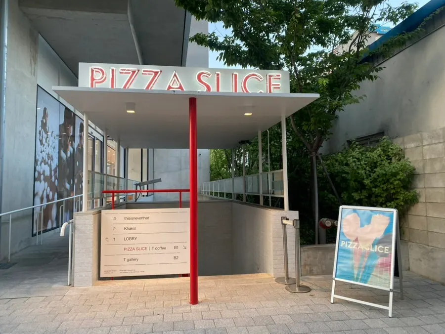 Exterior of Pizza Slice Seoul