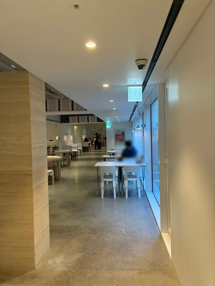 The entrance vibe of Pizza Slice Seoul