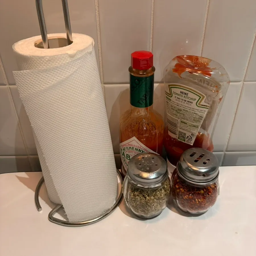 테이블에 놓인 버드와이저 병맥주